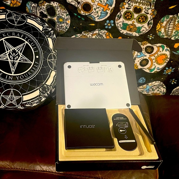 Wacom Intuos White Pen Tablet S - Picture 5 of 15